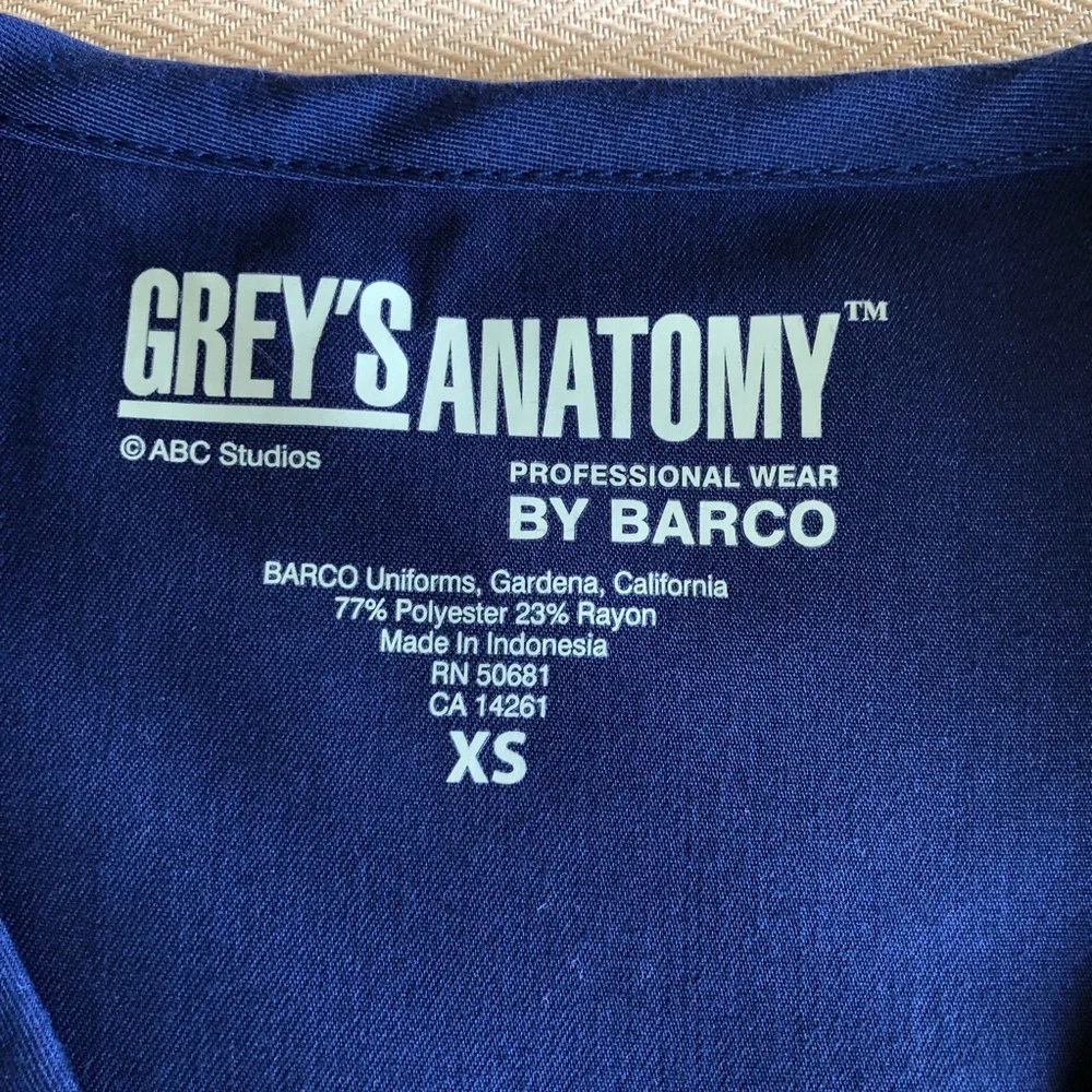 Grey's Anatomy™ by Barco 3-Pocket Modern Fit Mock Wrap Scrub Navy Top XS_12
